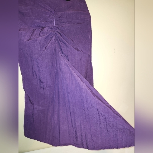 Beautiful purple  crinkle skirt with a BUSTLE!! - Picture 5 of 8